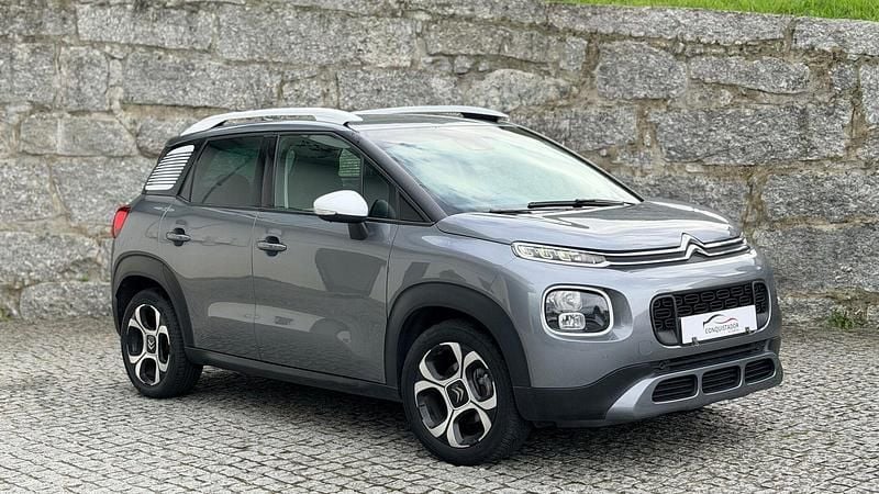 Cinza Usado 2019 Citroën C3 PureTech Citadino | € 12.990 (Preço justo) - Imagem 1/4
