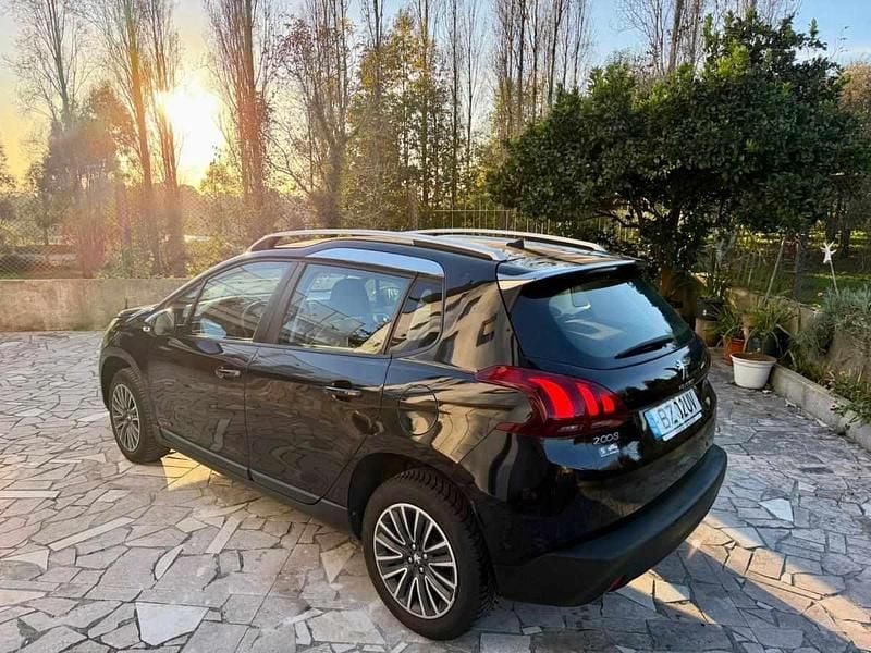 Usado Peugeot 2008 82 HP (60 kW) 2016 Preto SUV