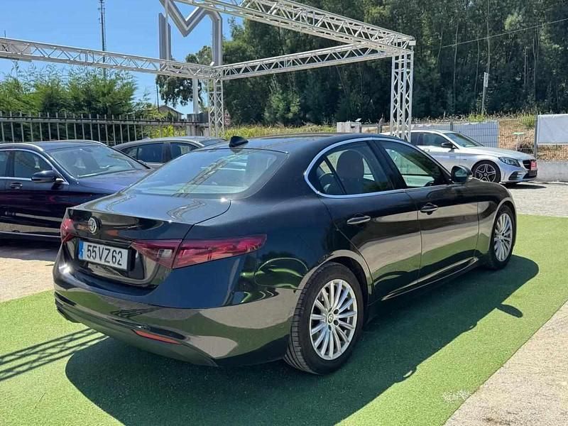 Usado Alfa Romeo Giulia Super 150 HP (110 kW) 2017 Preto Sedan