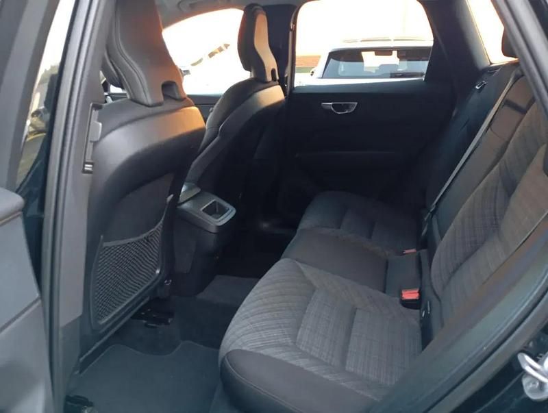 Usado Volvo XC60 Core 197 HP (144 kW) 2024 Preto SUV