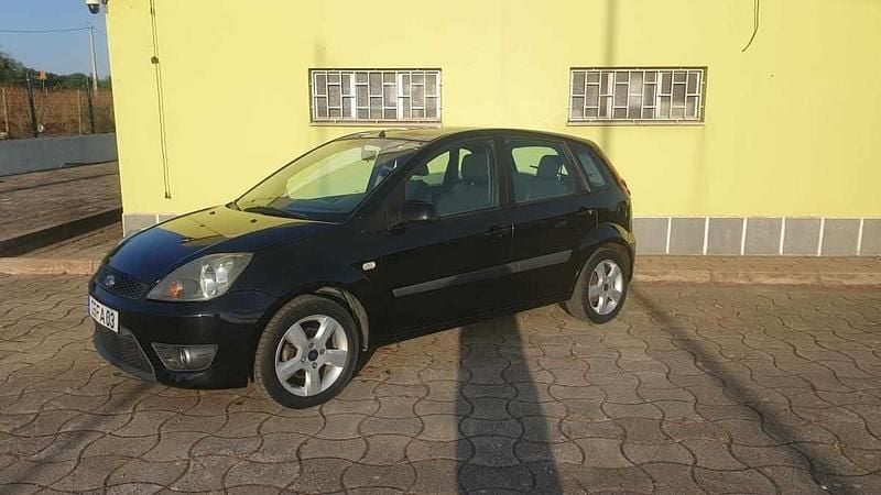 Preto Usado 2007 Ford Fiesta Citadino | € 5.400 (Preço justo) - Imagem 1/4