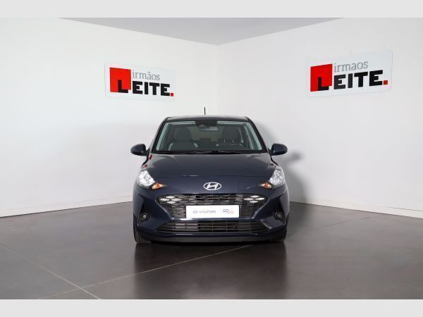 Usado Hyundai i10 Comfort 67 HP (49 kW) 2023 Cinzento Citadino