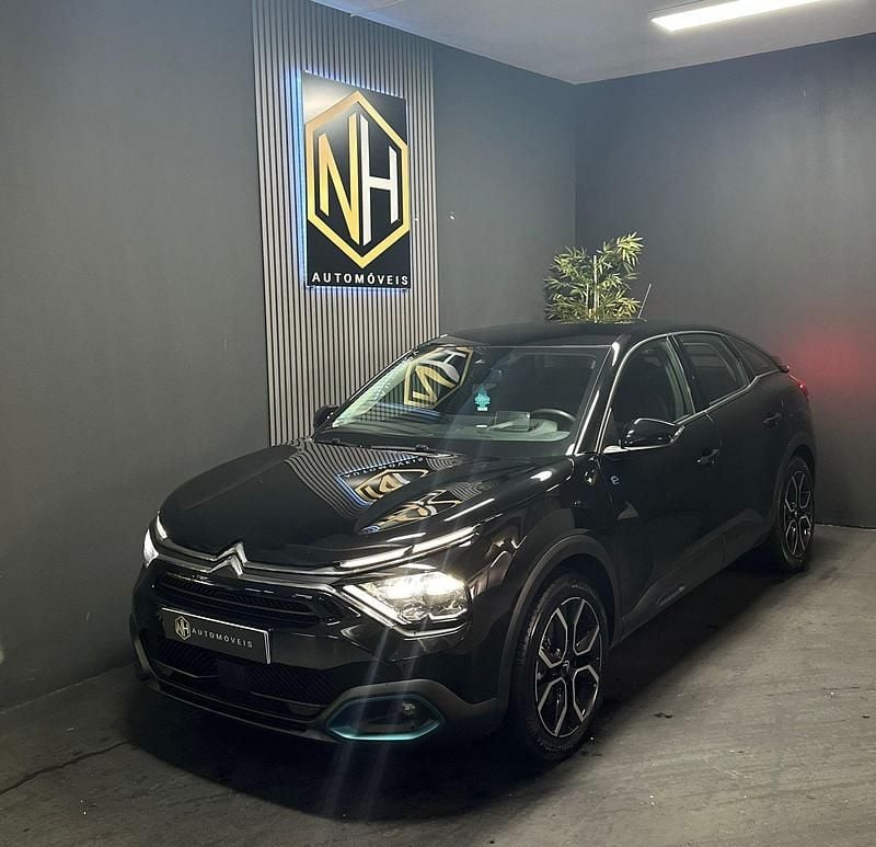 Preto Usado 2022 Citroën e-C4 Shine | € 18.900 (Preço justo) - Imagem 1/4