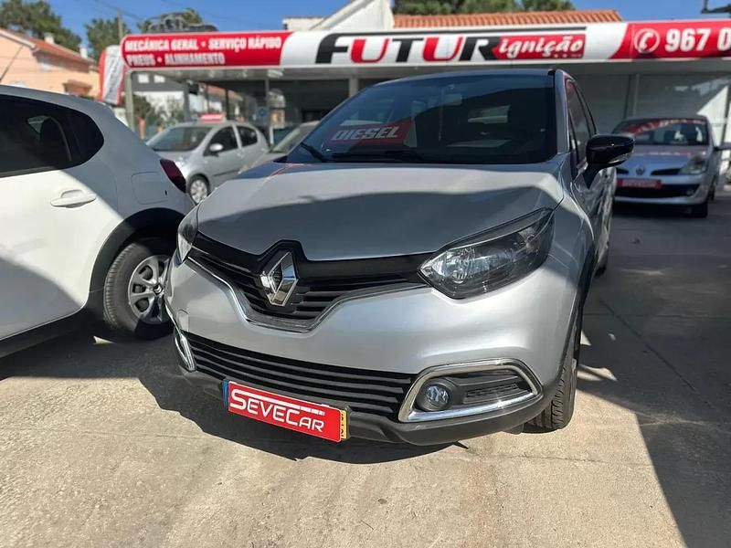 Cinza Usado 2016 Renault Captur SUV | € 17.990 - Imagem 1/4