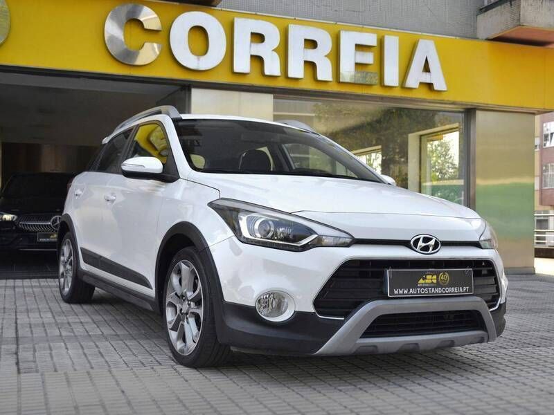 Branco Usado 2016 Hyundai i20 Comfort Citadino | € 10.690 (Preço justo) - Imagem 1/4