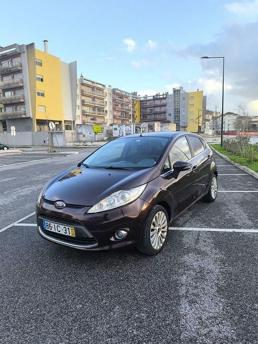 Usado Ford Fiesta Titanium 82 HP (60 kW) 2009 Sedan