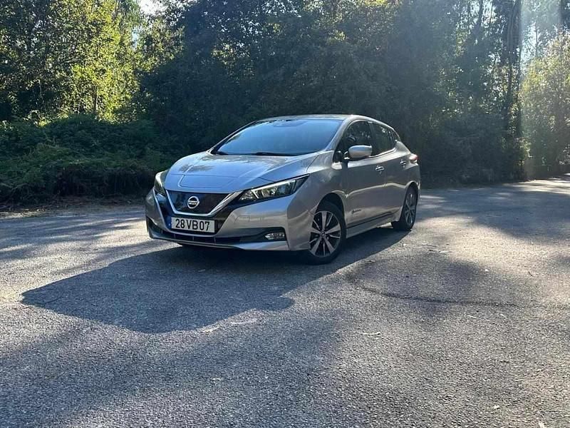 Cinzento Usado 2018 Nissan Leaf Acenta Citadino | € 19.000 - Imagem 1/4