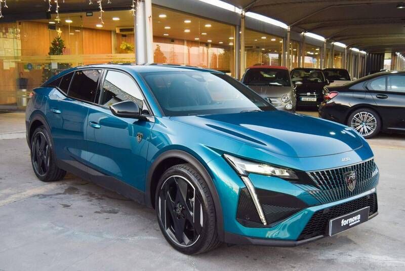 Verde Usado 2023 Peugeot 408 GT Sedan | € 39.900 (Preço justo) - Imagem 1/4