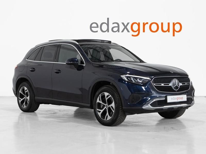 Azul Usado 2024 Mercedes GLC300 Avantgarde SUV | € 64.990 - Imagem 1/4