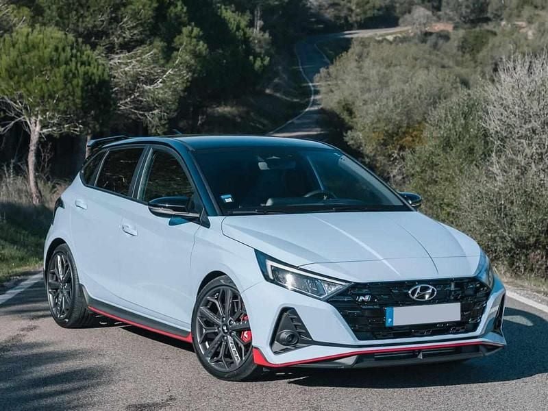Azul Usado 2022 Hyundai i20 Citadino | € 31.000 - Imagem 1/4