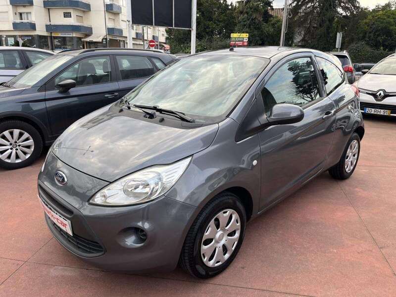 Cinzento Usado 2015 Ford Ka Titanium Citadino | € 6.890 - Imagem 1/4