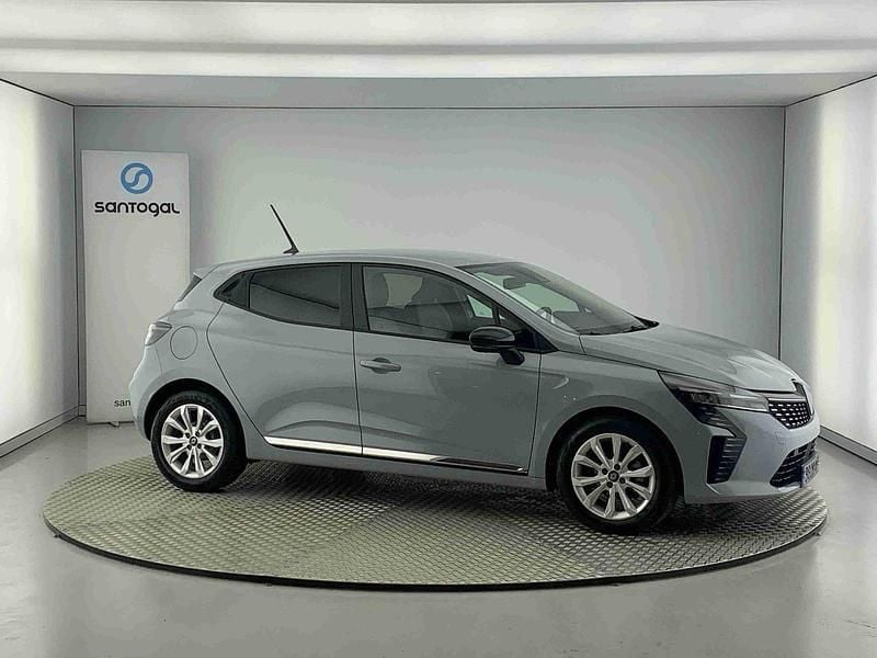 Cinzento Usado 2023 Renault Clio V Evolution | € 17.530 (Preço justo) - Imagem 1/4