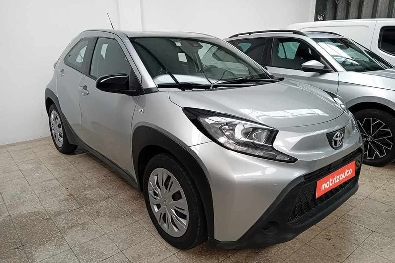 Cinzento Usado 2023 Toyota Aygo X-play Citadino | € 15.499 (Preço justo) - Imagem 1/4