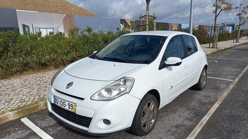 Usado Renault Clio II 75 HP (55 kW) 2011 Branco Sedan