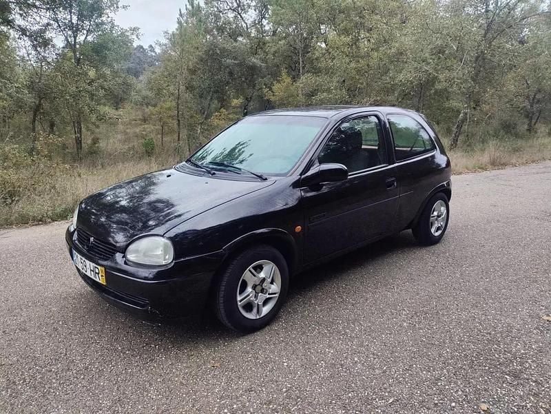 Preto Usado 1996 Opel Corsa Sport Coupé | € 1.500 - Imagem 1/4