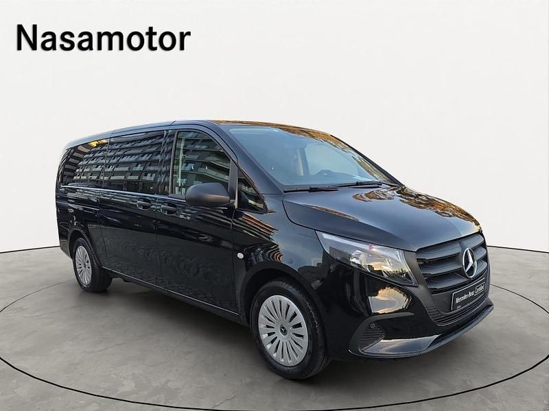 Preto metalizado Usado 2024 Mercedes Vito Van | € 58.900 - Imagem 1/4