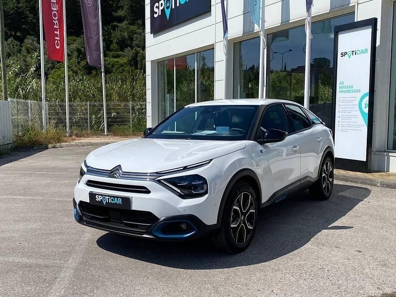 Branco Usado 2023 Citroën e-C4 Shine Sedan | € 30.650 - Imagem 1/3