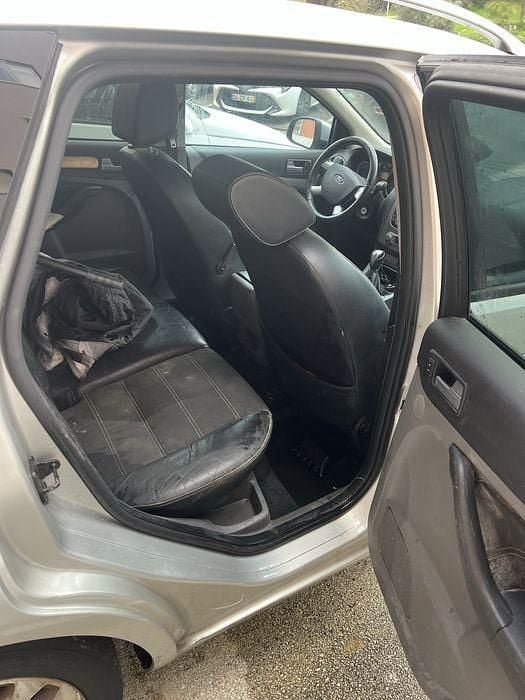 Usado 2008 Ford Focus Sedan | € 1.300 - Imagem 1/4