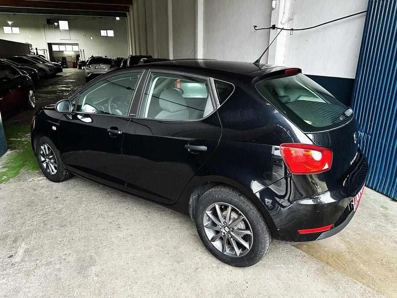 Usado Seat Ibiza I-Tech 70 HP (51 kW) 2014 Preto