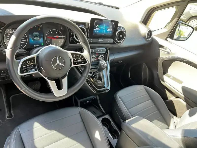 Usado Mercedes T180 Progressive 116 HP (85 kW) 2023 Preto Monovolume