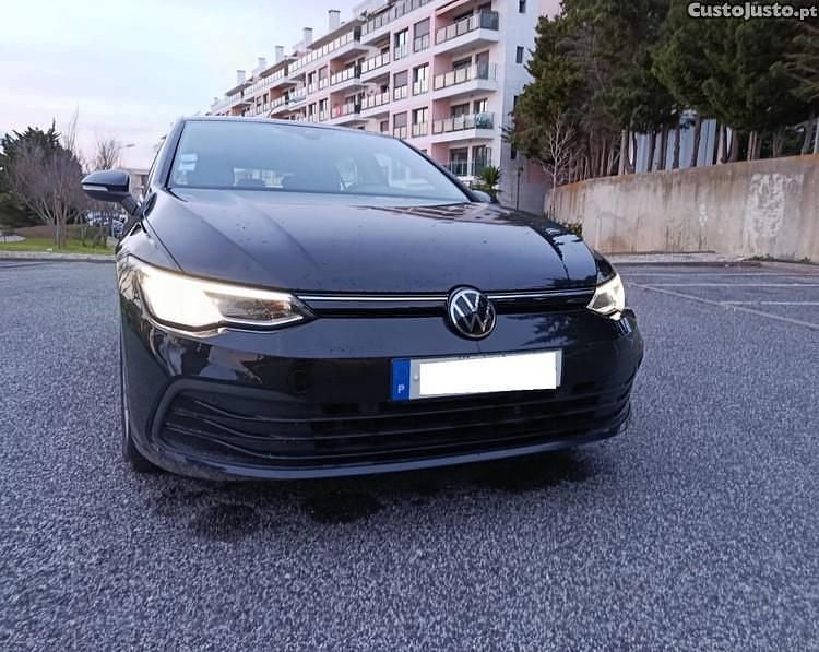 Preto Usado 2022 VW Golf VIII Life Citadino | € 18.000 (Bom preço) - Imagem 1/1