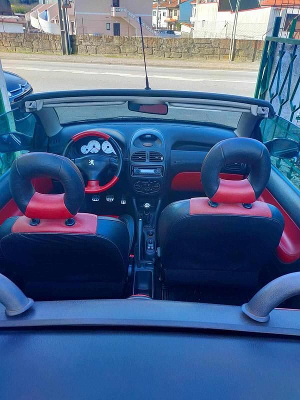 Usado Peugeot 206 109 HP (80 kW) 2001 Preto Cabrios
