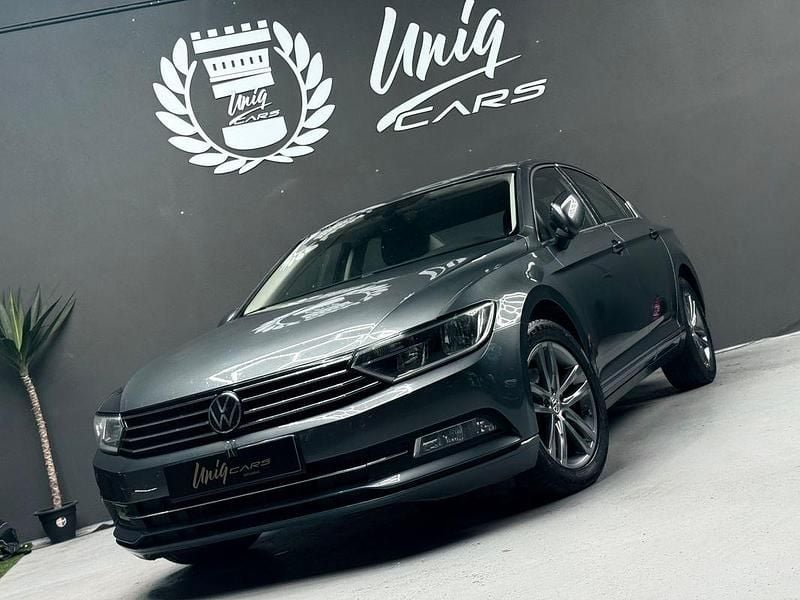Cinza Usado 2018 VW Passat Highline Sedan | € 17.999 (Preço justo) - Imagem 1/4
