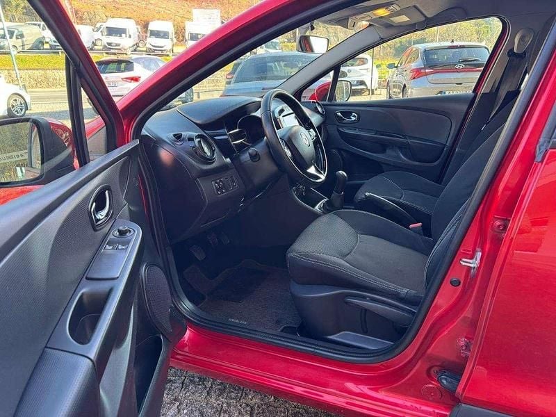 Usado Renault Clio IV 90 HP (66 kW) 2014 Vermelho