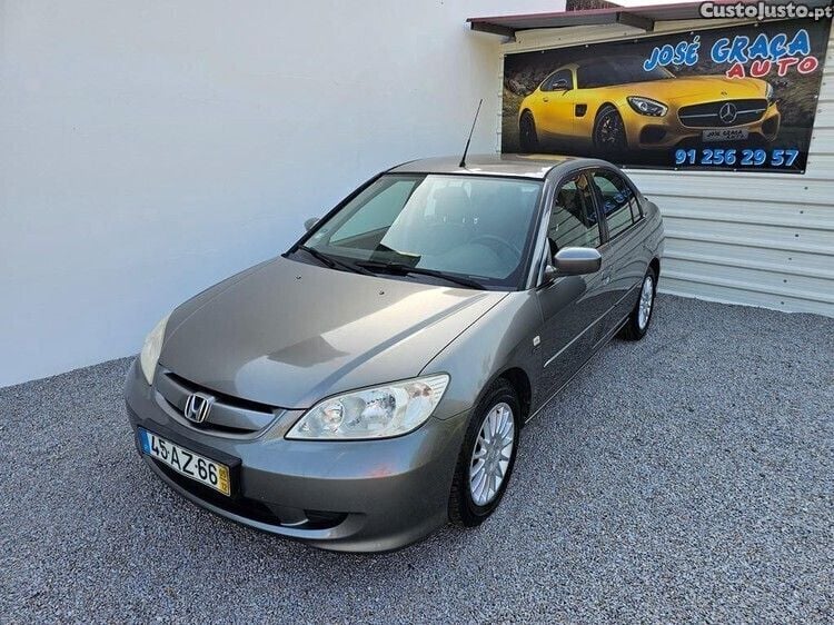 Cinza Usado 2005 Honda Civic Sedan | € 2.850 - Imagem 1/1