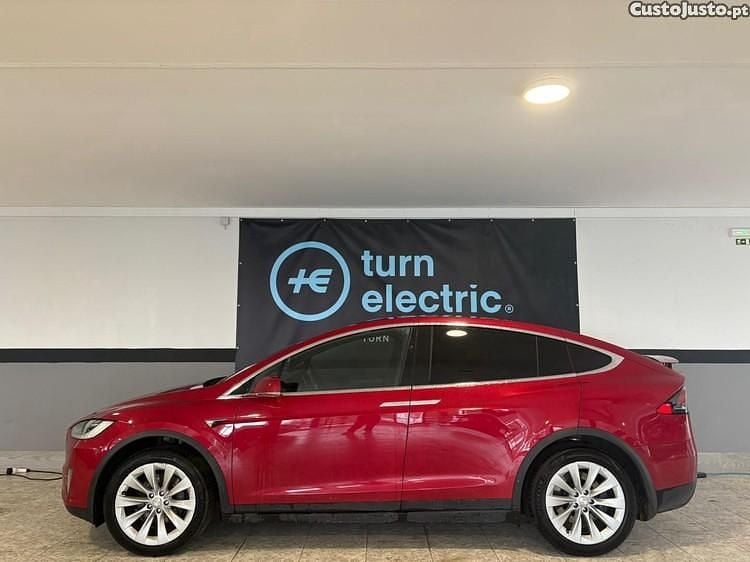 Vermelho Usado 2020 Tesla Model X SUV | € 39.900 - Imagem 1/1