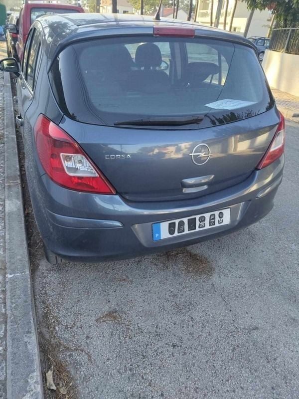 Cinzento Usado 2007 Opel Corsa Sedan | € 4.800 (Preço justo) - Imagem 1/4