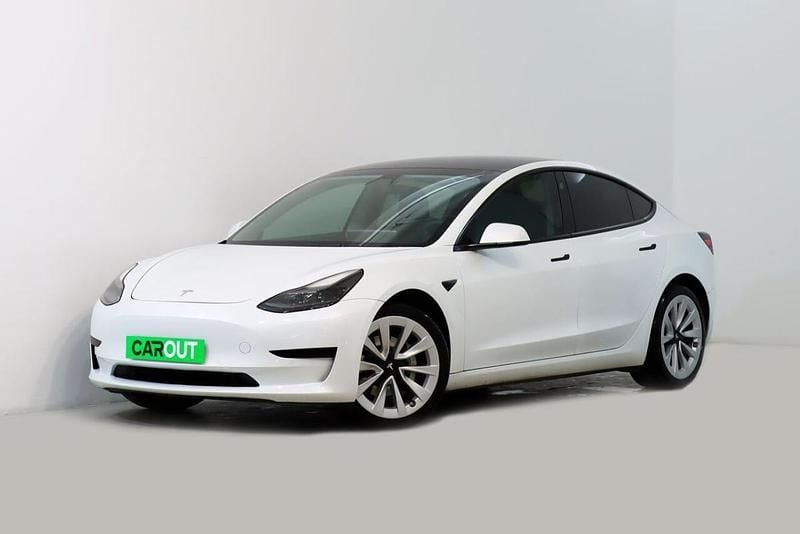 Branco Usado 2021 Tesla Model 3 Sedan | € 25.900 (Preço justo) - Imagem 1/2