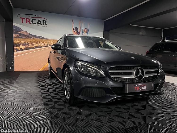 Usado Mercedes C200 Avantgarde 136 HP (100 kW) 2015 Cinza Carrinha