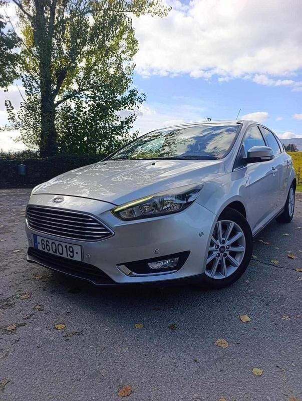Cinzento Usado 2015 Ford Focus Citadino | € 9.900 (Preço elevado) - Imagem 1/4