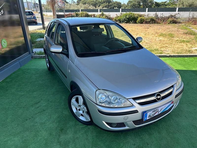 Cinza Usado 2005 Opel Corsa Enjoy | € 5.990 - Imagem 1/4