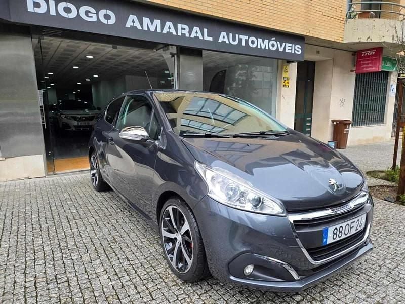 Cinzento Usado 2014 Peugeot 208 Citadino | € 8.900 (Preço justo) - Imagem 1/4