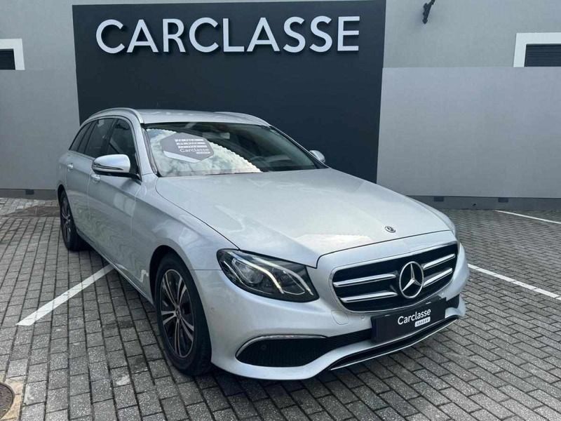 Cinzento Usado 2019 Mercedes E220 Avantgarde Carrinha | € 39.950 (Preço elevado) - Imagem 1/4