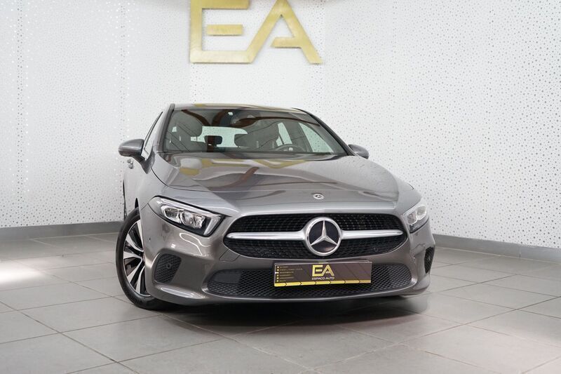 Cinza Usado 2021 Mercedes A180 Progressive | € 23.980 - Imagem 1/4