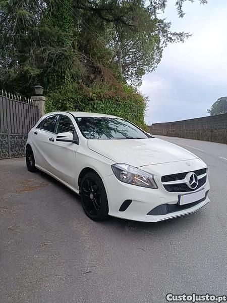 Branco Usado 2016 Mercedes A180 Urban Citadino | € 15.500 (Preço justo) - Imagem 1/1