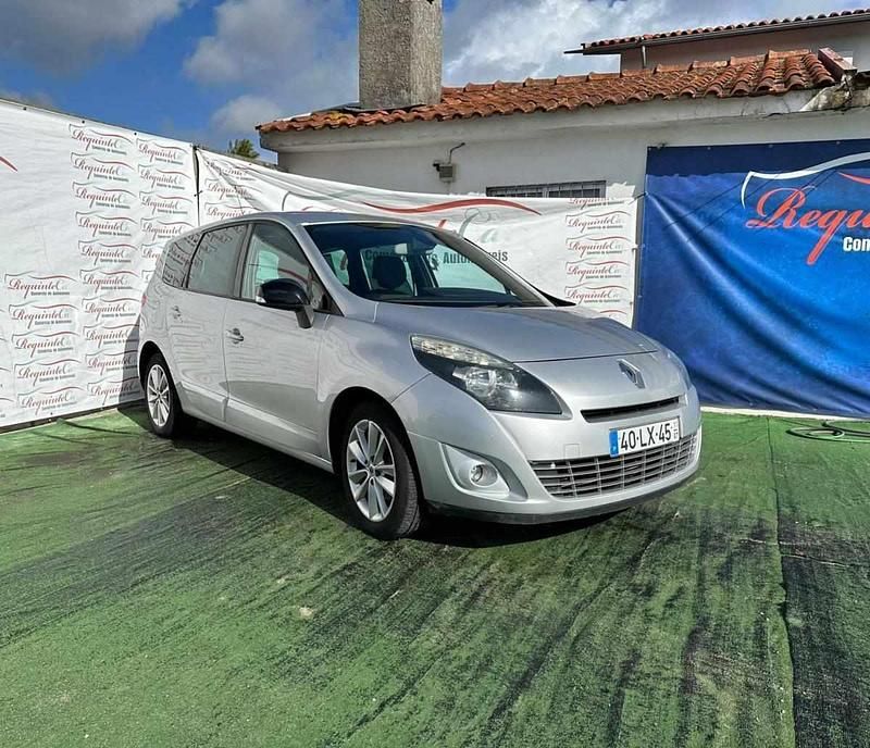 Usado Renault Grand Scénic III Dynamique 110 HP (80 kW) 2011 Cinzento Monovolume