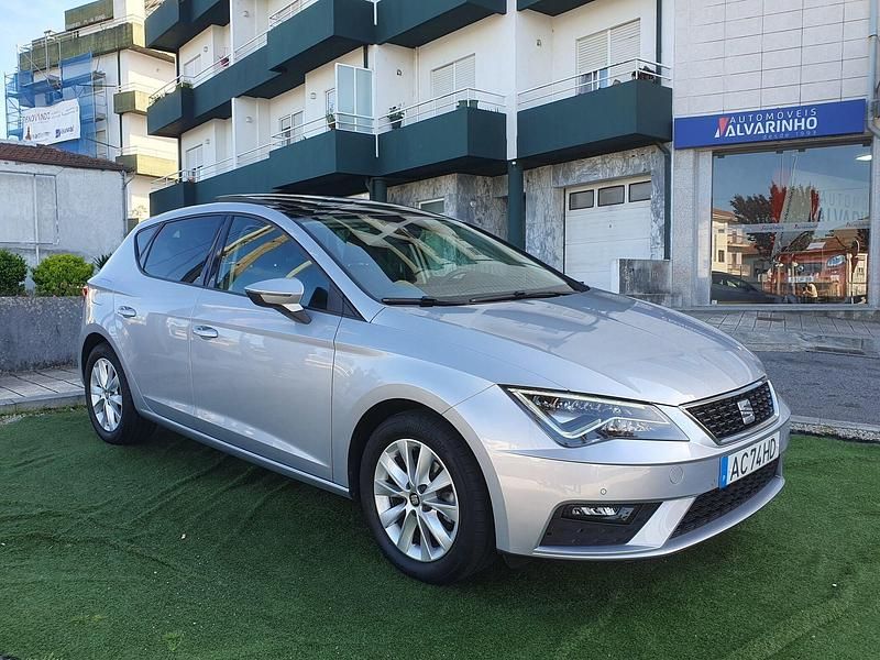 Cinza Usado 2020 Seat Leon Style Citadino | € 16.950 (Preço justo) - Imagem 1/4
