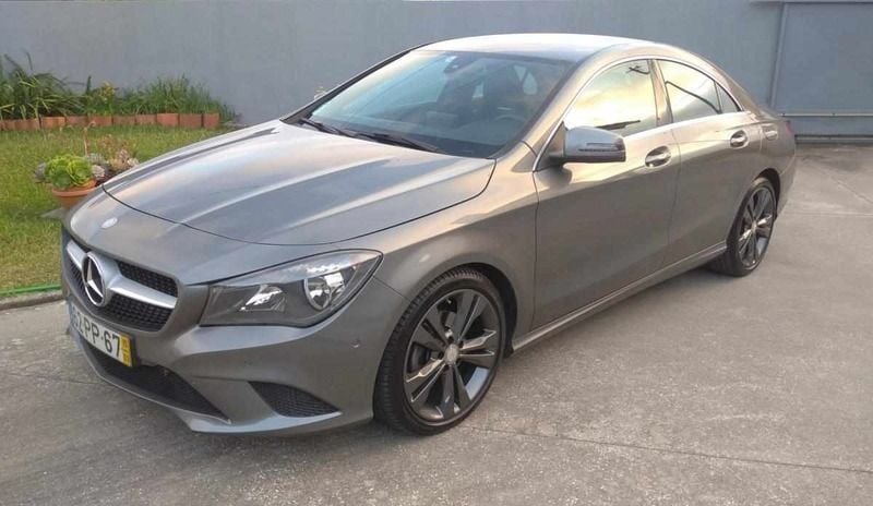 Cinzento Usado 2015 Mercedes CLA180 Sedan | € 15.000 (Super Preço) - Imagem 1/4