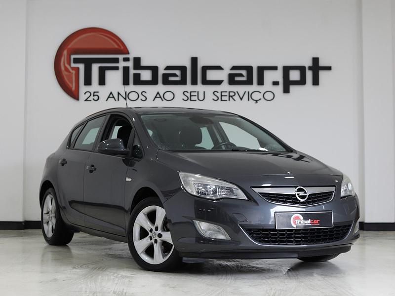 Cinza Usado 2010 Opel Astra Cosmo Citadino | € 6.500 (Preço justo) - Imagem 1/4