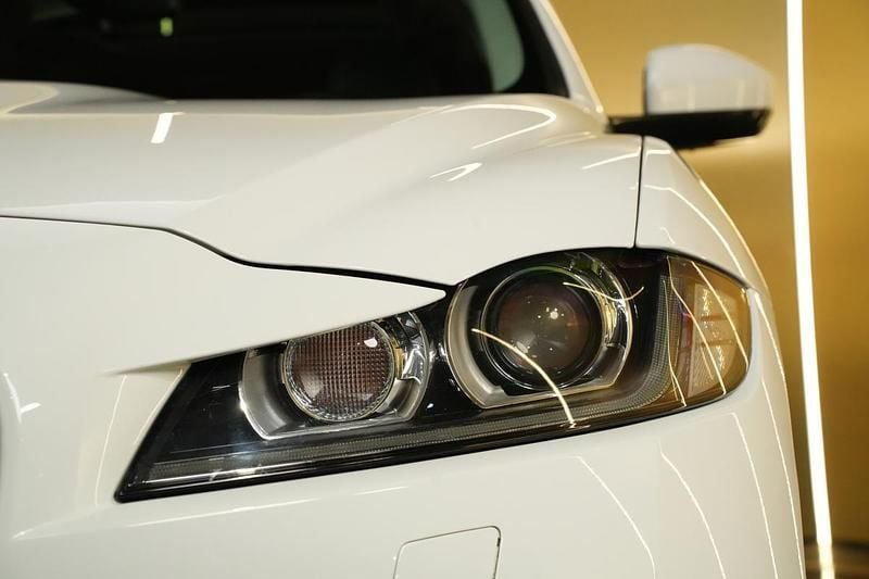 Usado Jaguar F-Pace 180 HP (132 kW) 2018 Branco SUV