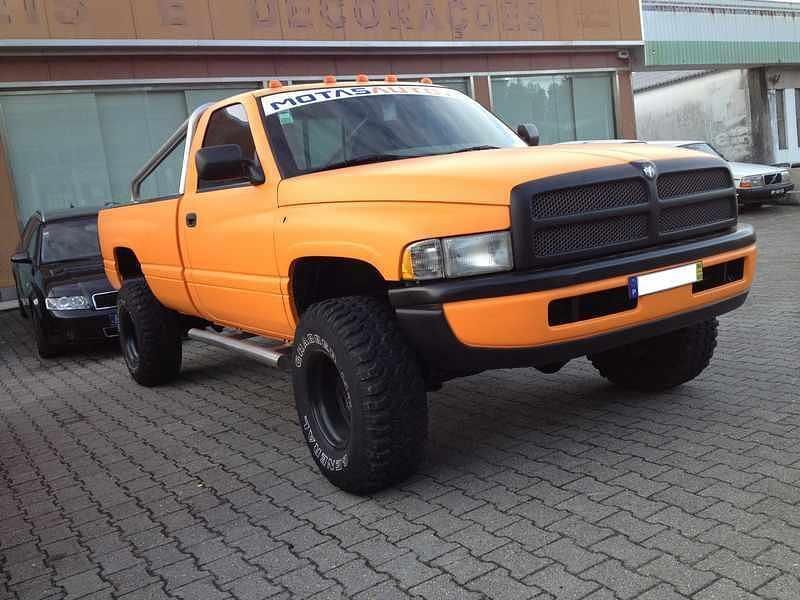 Usado Dodge Ram 309 HP (227 kW) 2001 Laranja Pickup
