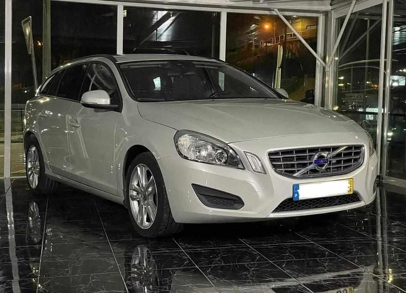 Branco Usado 2012 Volvo V60 Carrinha | € 8.000 (Bom preço) - Imagem 1/4