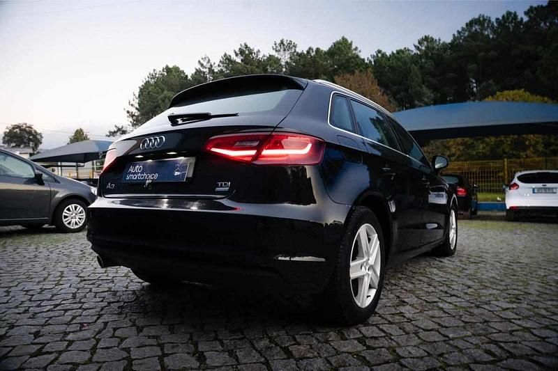 Usado Audi A3 110 HP (80 kW) 2015 Preto