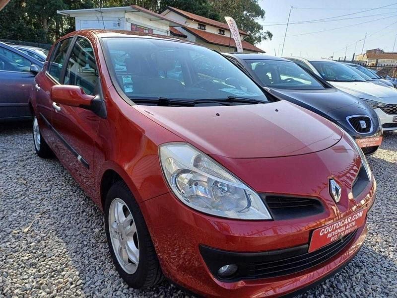 Vermelho Usado 2005 Renault Clio II | € 4.899 (Preço justo) - Imagem 1/4