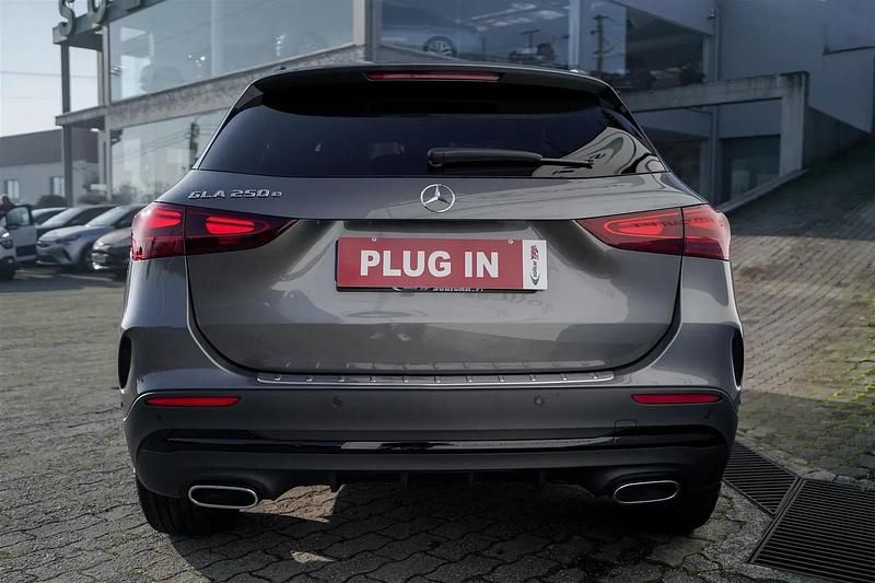 Usado Mercedes GLA250 AMG line 218 HP (160 kW) 2025 Cinza SUV