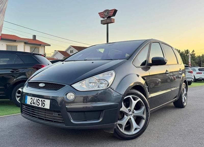 Cinza Usado 2010 Ford S-MAX Titanium Monovolume | € 7.750 (Preço justo) - Imagem 1/4